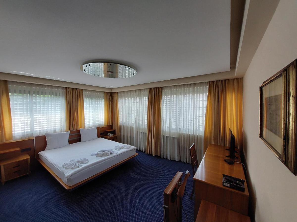 Hotel Brass- Free Parking Sarajevo Exterior photo